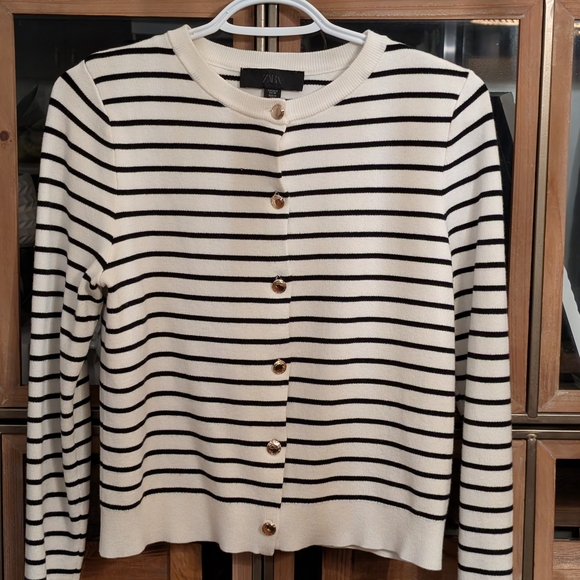 Zara Women's Black and Cream Striped Cardigan - Picture 2 of 2